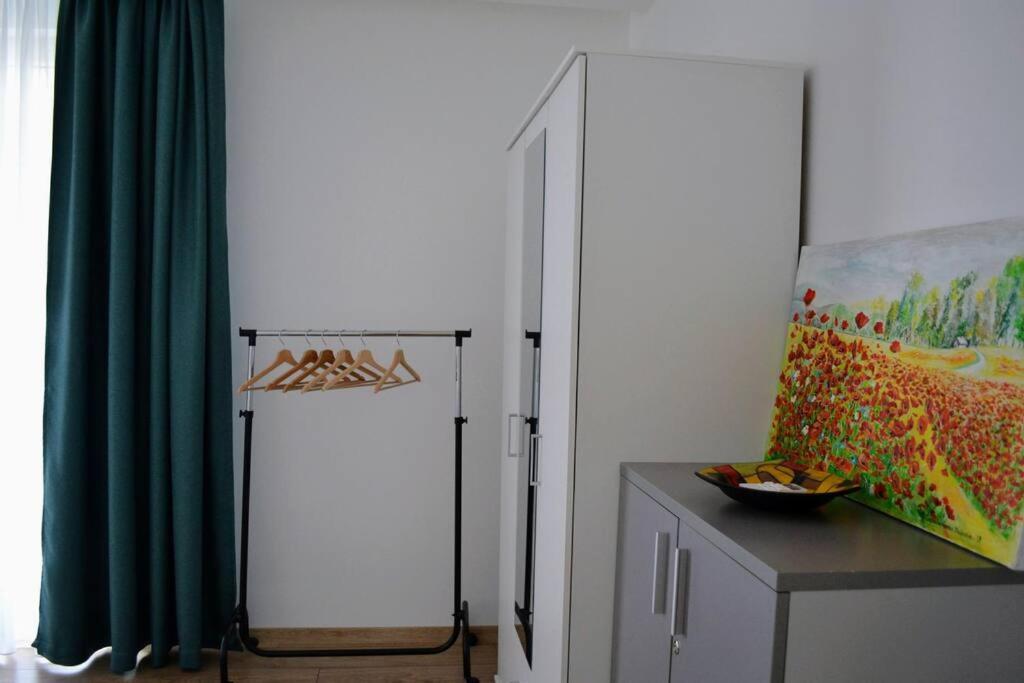 Modern City Center 2 Bedroom Apartment โซเฟีย ภายนอก รูปภาพ
