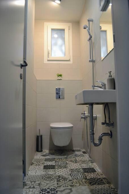 Modern City Center 2 Bedroom Apartment โซเฟีย ภายนอก รูปภาพ