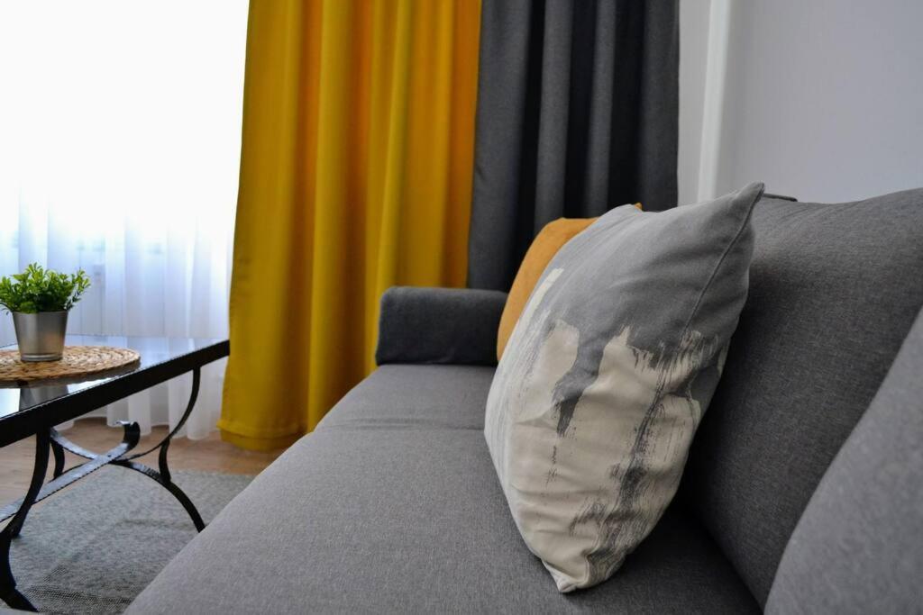 Modern City Center 2 Bedroom Apartment โซเฟีย ภายนอก รูปภาพ