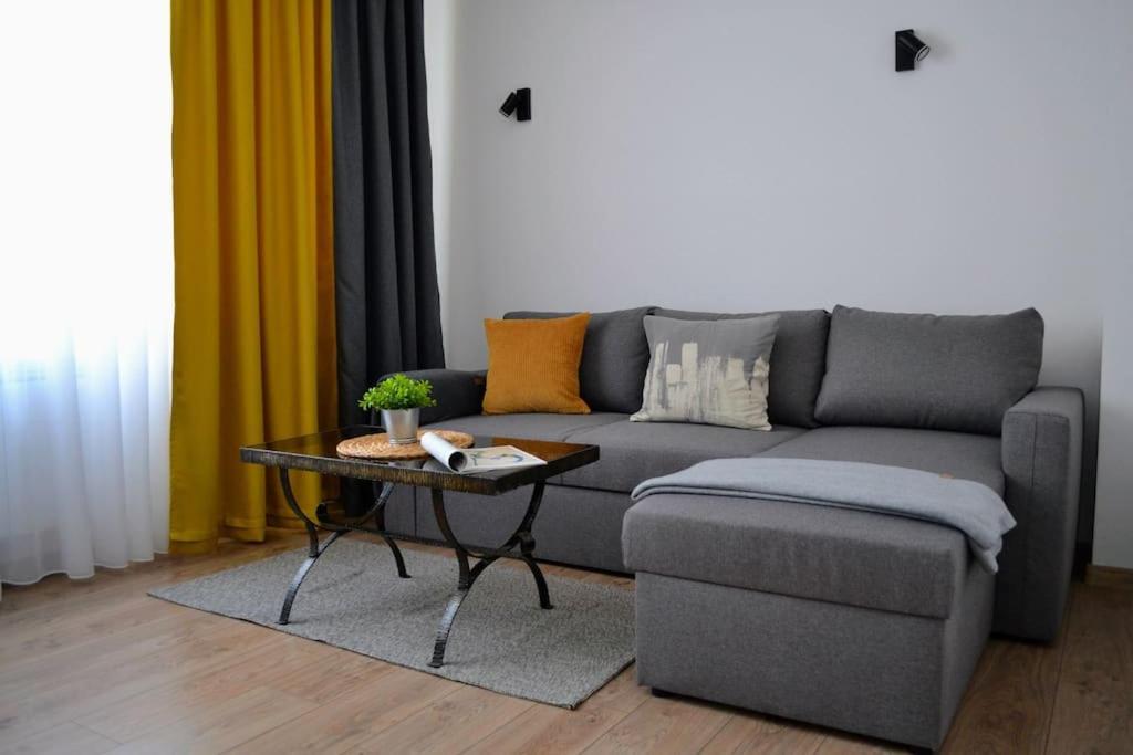 Modern City Center 2 Bedroom Apartment โซเฟีย ภายนอก รูปภาพ