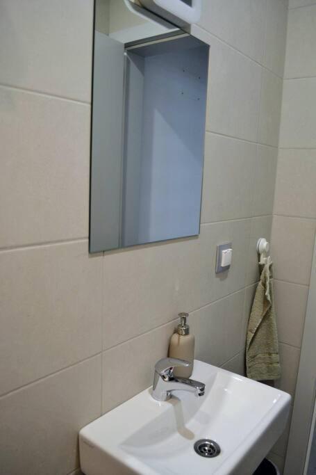 Modern City Center 2 Bedroom Apartment โซเฟีย ภายนอก รูปภาพ